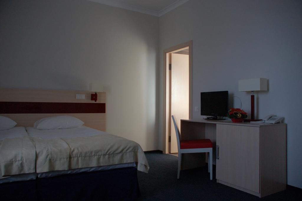 Optima Pochayiv Hotel Pocsajiv Kültér fotó