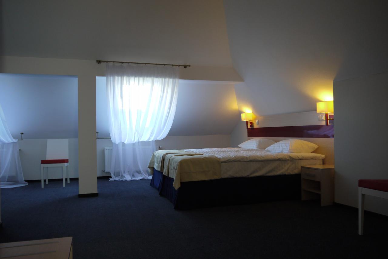 Optima Pochayiv Hotel Pocsajiv Kültér fotó